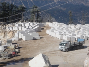 Crema Cloudy Limestone Blocks, Beige Limestone Turkey Blocks