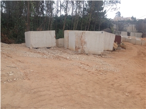 Moca Creme Blocks, Moca Cream Fine Grain Limestone