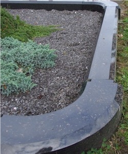 Monumental Kerbs, Plinth